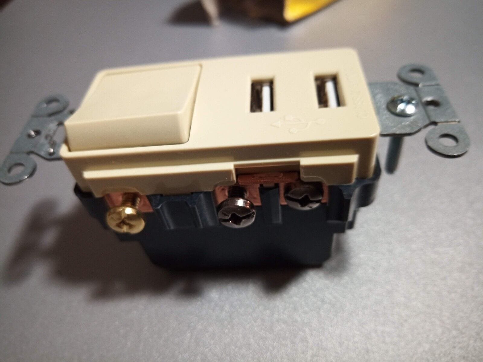 Bryant Hubble USBB102I - USB Charger Switch Outlet Dual 2 Port - Ivory - Image 4